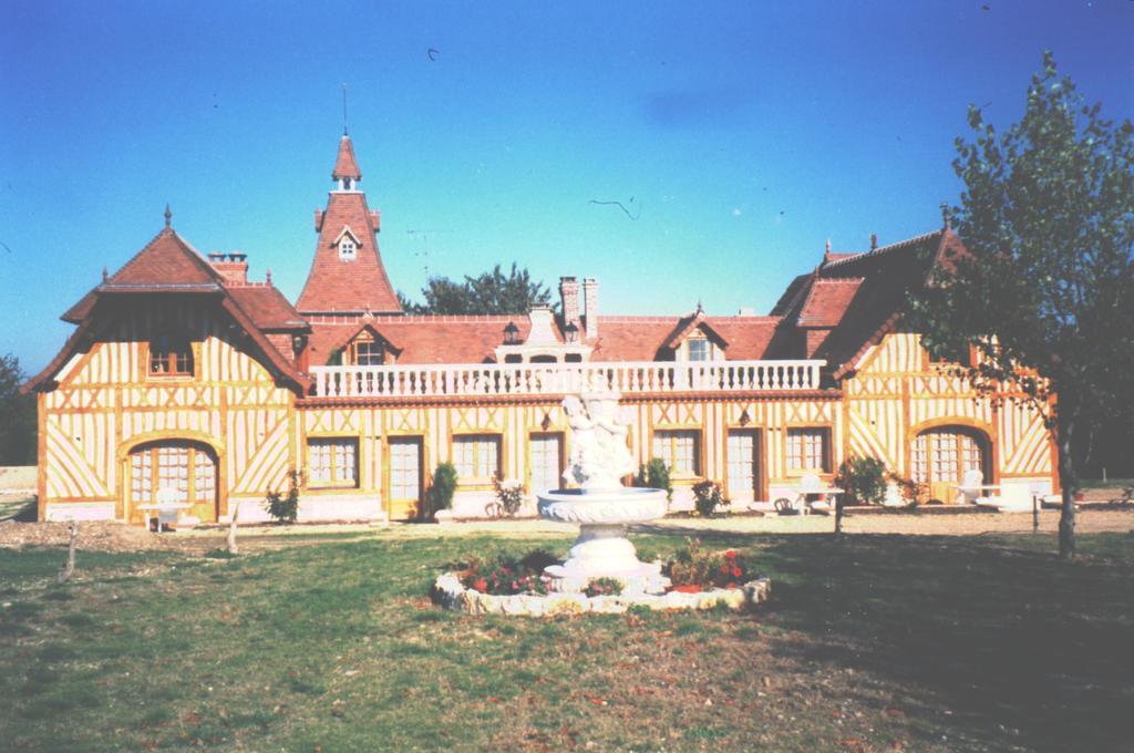 Апартаменты Le Manoir De Goliath Toutainville Экстерьер фото
